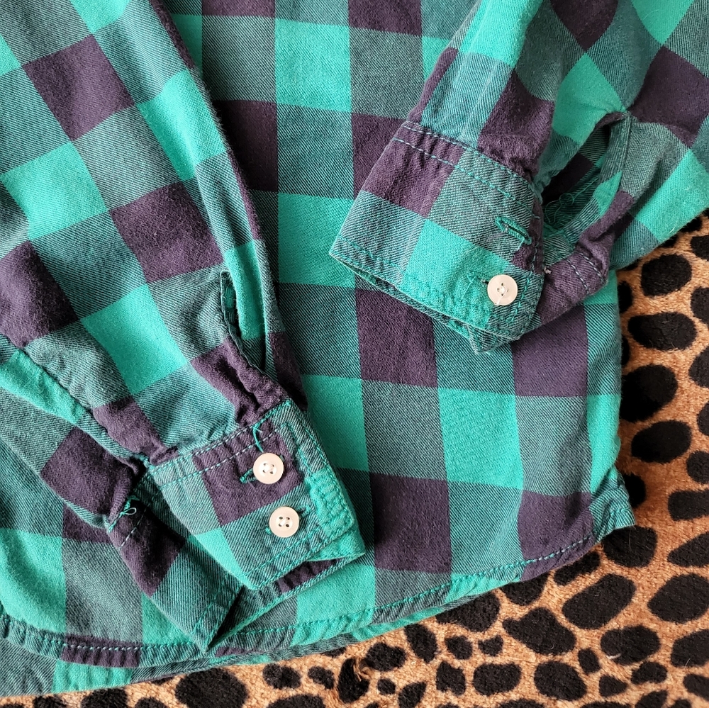 26. AE button-up - Picture 3 of 3